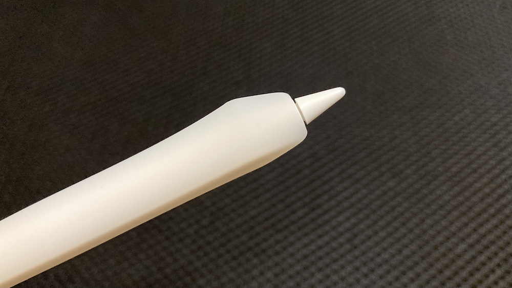 Apple Pencil（第2世代）を持ちやすくするグリップ。つけたまま充電も 